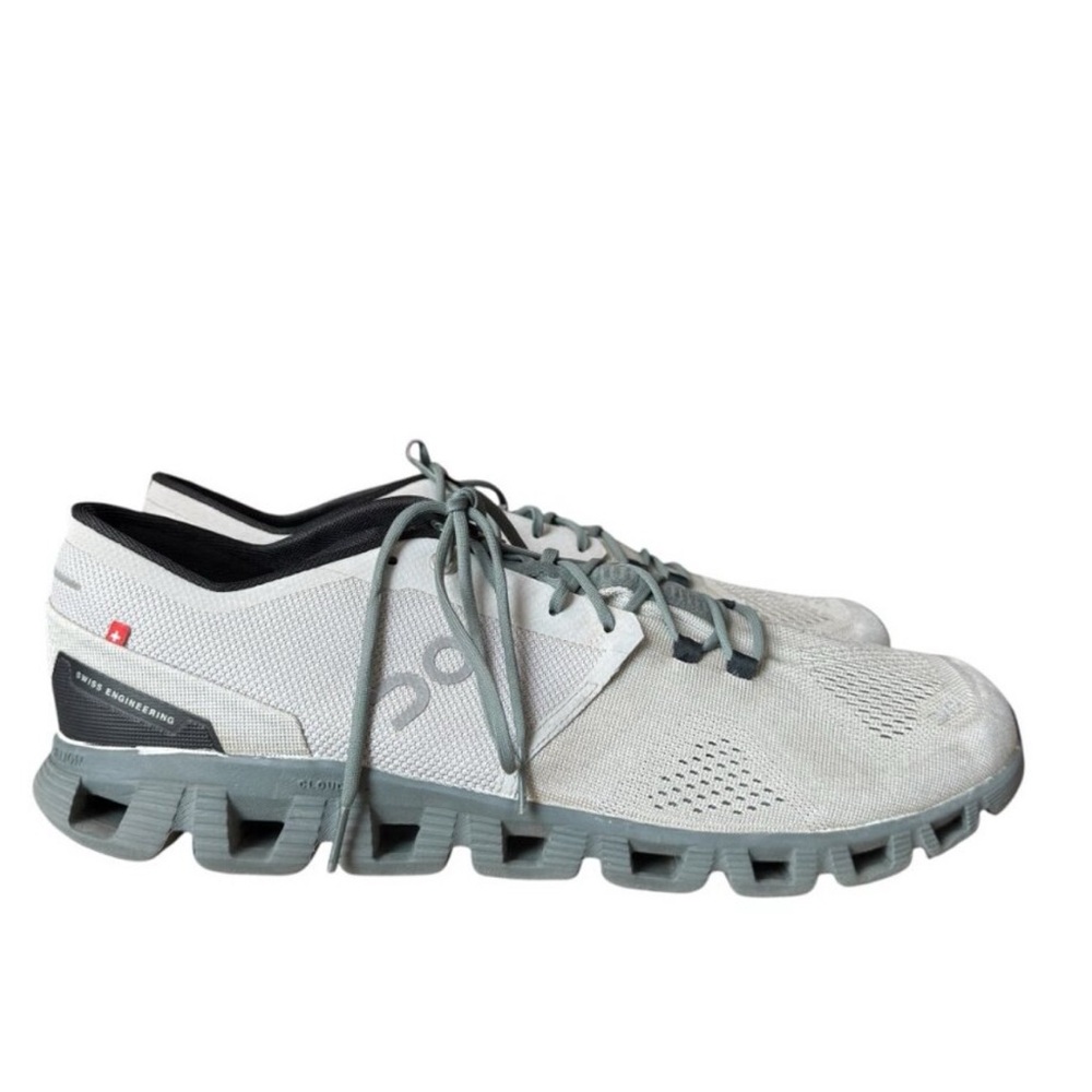 On‎ Running White and Gray Sneakers